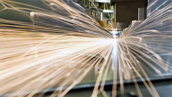 對光纖激光切割機進行保養(yǎng)的重要性